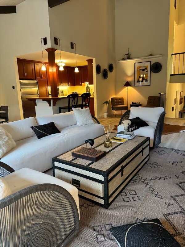 Foto del edificio - 140 Sand Hill Cir