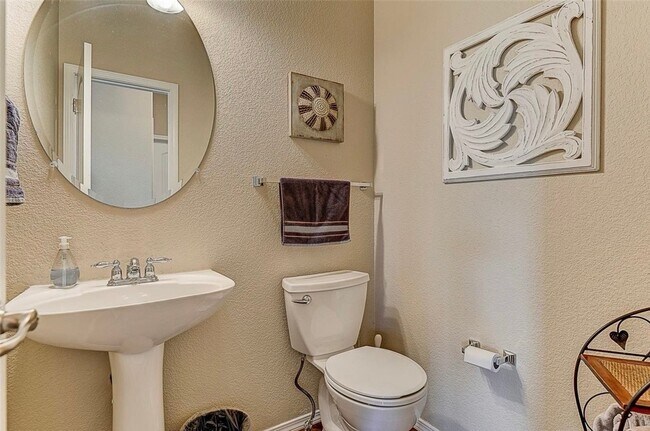 Foto del edificio - Back to school MOVE IN SPECIAL $250.00 OFF...
