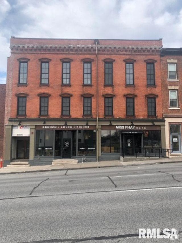 Building Photo - 508 Brady St