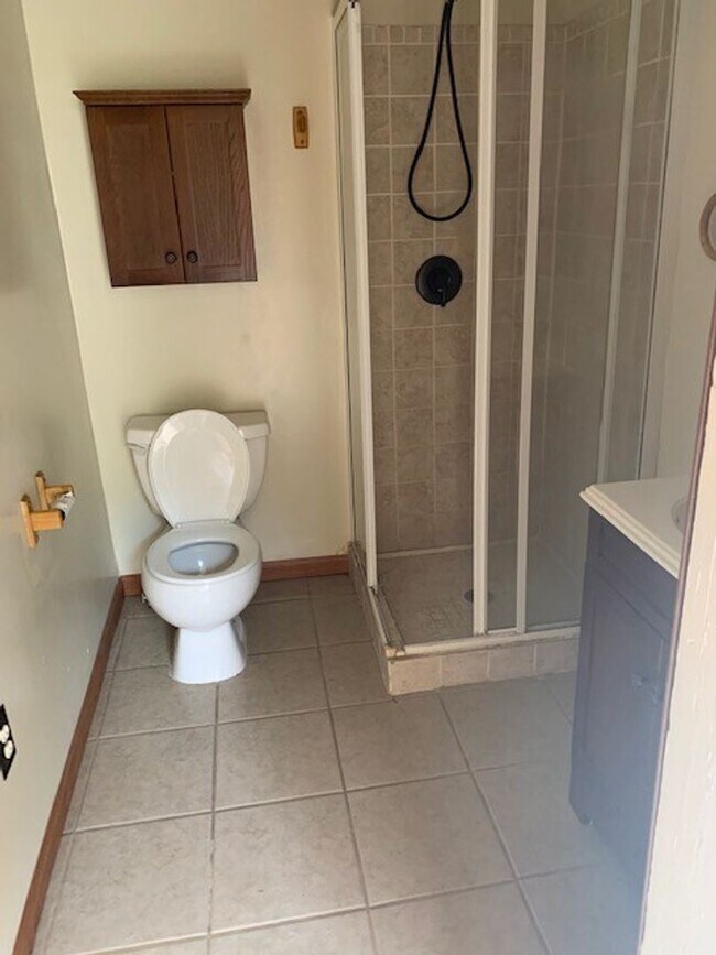 Foto del edificio - 3 br, 2 bath House - 63 Wengler Ave