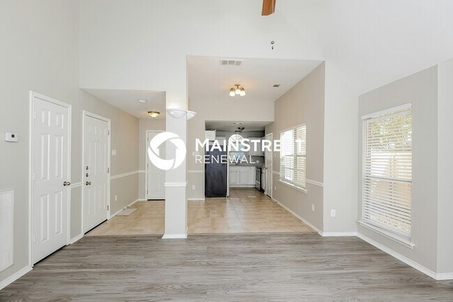 Building Photo - 4 Bedroom Pet-Friendly Home in Dallas, TX with Main Street Renewal