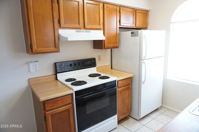 Building Photo - 10610 S 48th St
