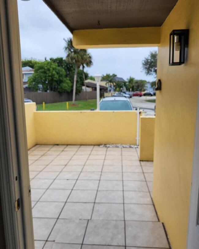 Foto del edificio - 19435 NW 53rd Ct