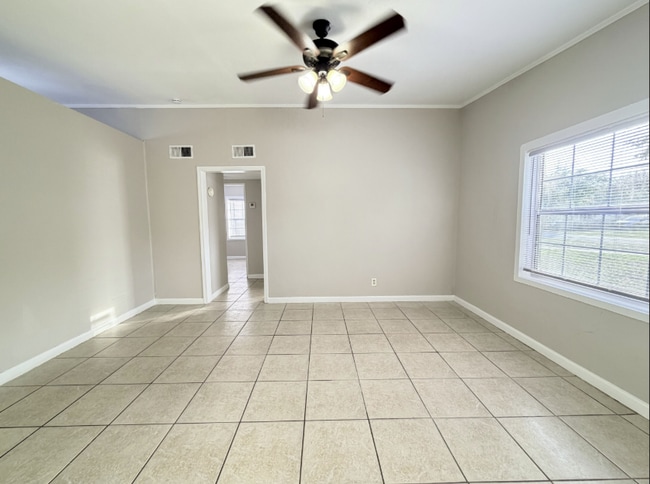 Building Photo - 3817 Peach Dr