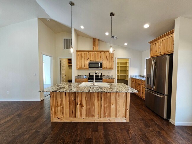 Foto del edificio - Newer Construction Close to Downtown Grants Pass