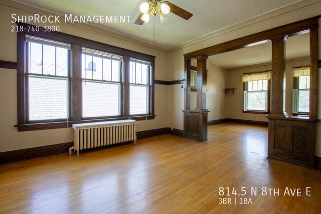 Building Photo - 814.5 N 8th Ave E