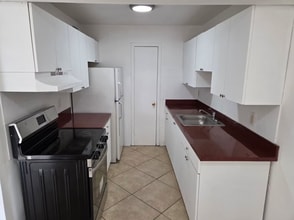 Building Photo - 401 SW 13th Pl