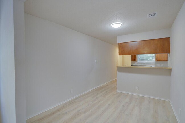 Foto del edificio - 1206 Westcott Dr