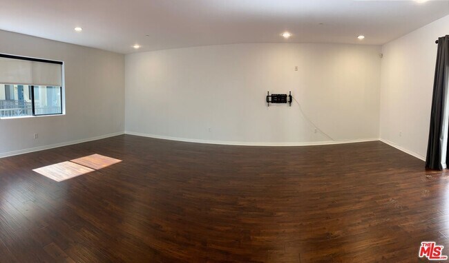 Foto del edificio - 230 S Jackson St