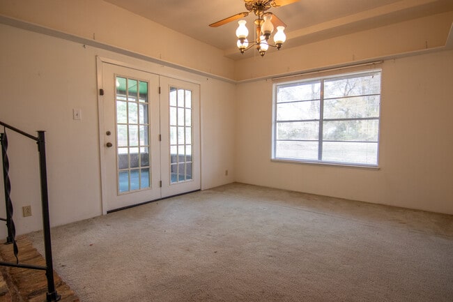 Building Photo - 1410 W Walton Rd