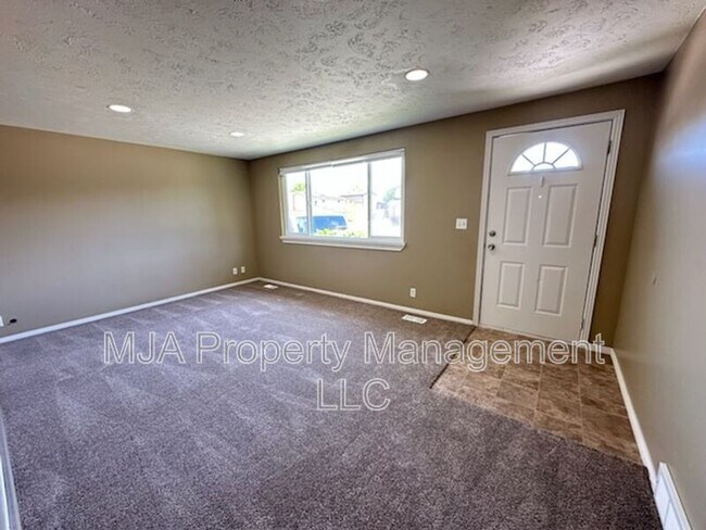 Building Photo - 6046 S 4000 W