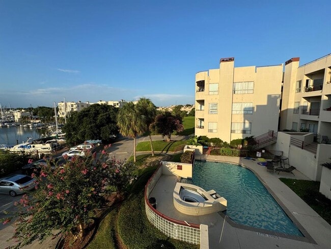 Building Photo - 1306 Marina Bay Dr