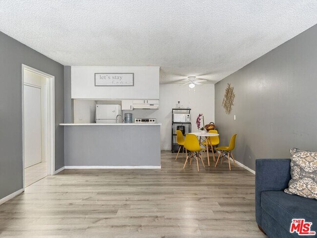 Foto del edificio - 5530 Ackerfield Ave