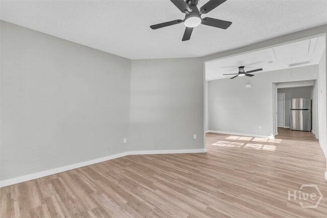 Building Photo - 832 W 44th St