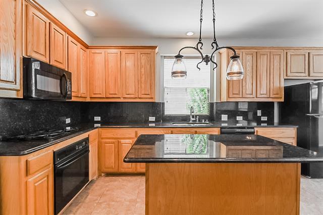Building Photo - 3325 Fallbrook Dr