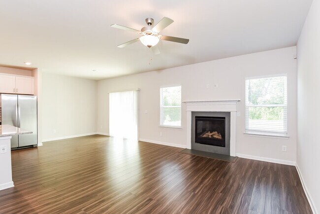 Building Photo - 6075 Hickory Crk Ct