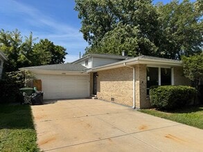 Building Photo - 15300 Harper Ave
