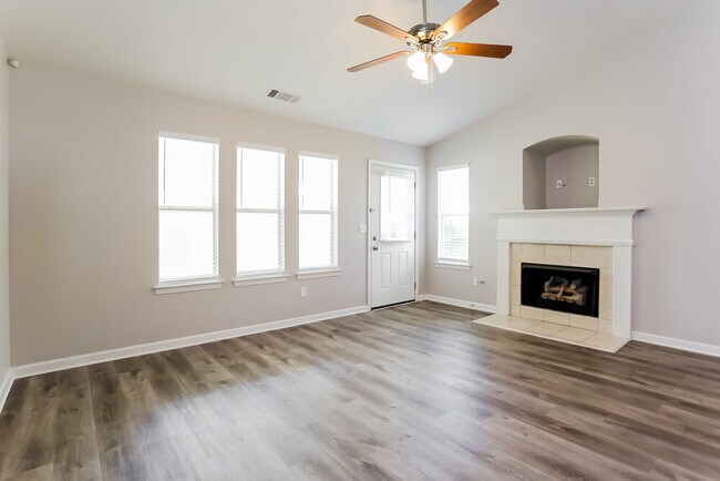 Building Photo - 51 Camden Way