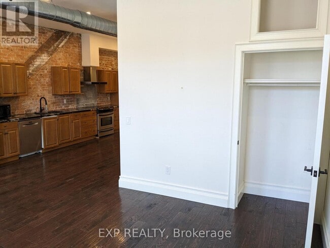 Photo du bâtiment - 172 Broadway