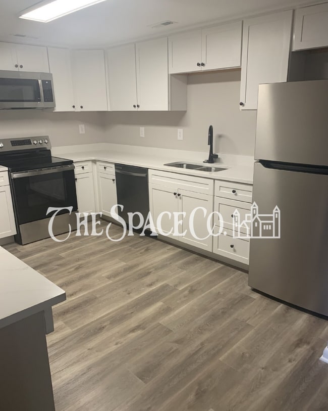 Photo - Charming Charleston Living: Spacious 3-Bed, 2-Bath Retreat at 1118 Gunn Ave - Unit B Apartment