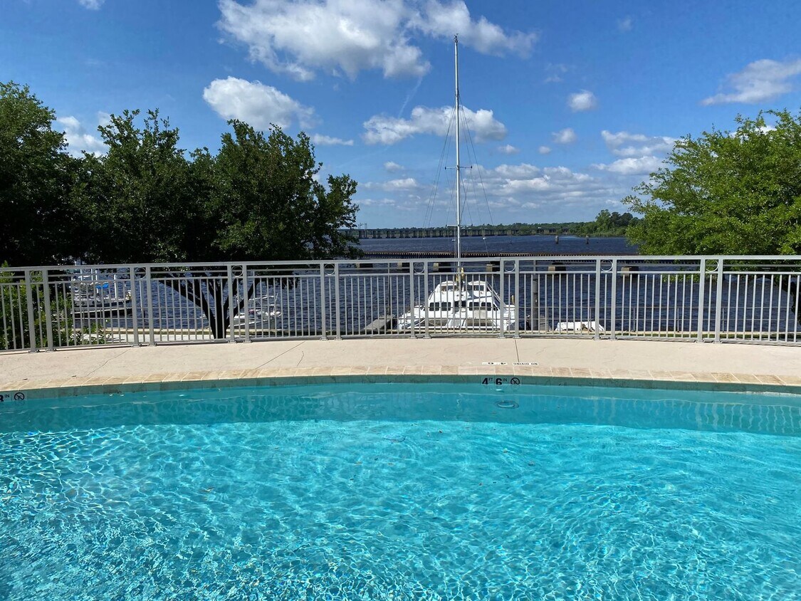 Foto principal - 327 Sky Sail Boulevard located in the Sky ...