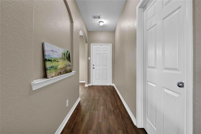 Foto del edificio - 723 Pequin Rd