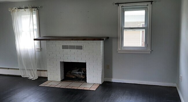 Building Photo - 912 Edgar St