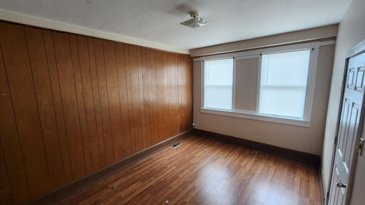 Primary Photo - 246 W Ridge St