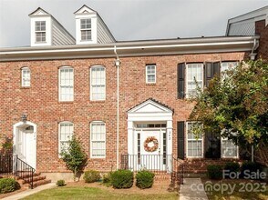 Building Photo - 242 Welton Way