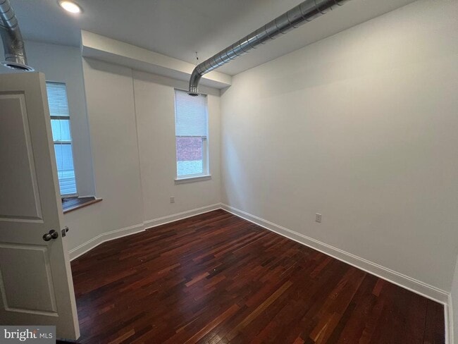 Building Photo - 3228 W Diamond St