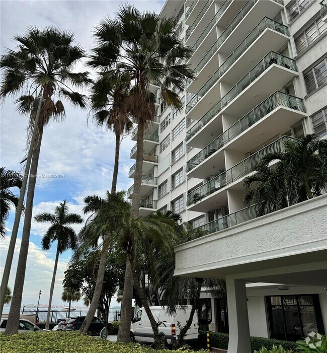 Building Photo - 1408 Brickell Bay Dr