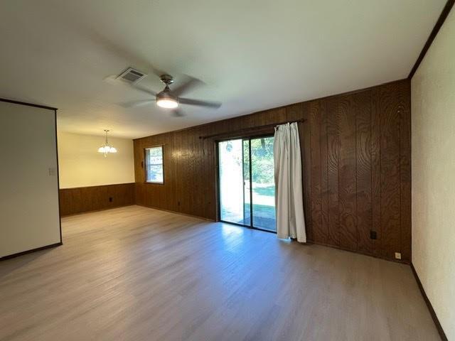 Building Photo - 324 Oakwood Cir