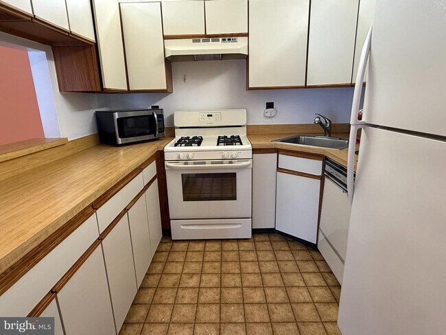 Building Photo - 14 Mimosa Ct