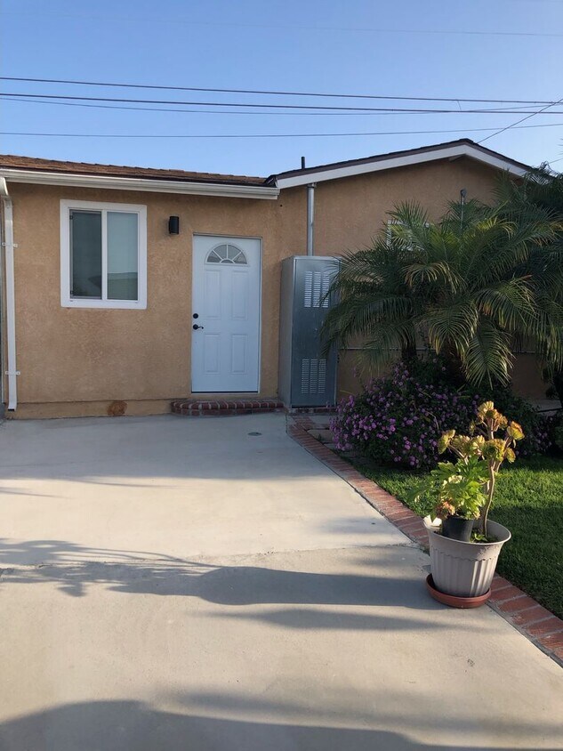 Primary Photo - Charming one bedroom, one bath - back unit...