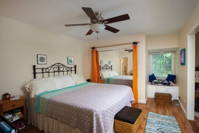 Building Photo - 3 Bedroom 1 bath and 2 half Baths with a g...