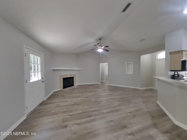 Foto del edificio - 2024 Farm Way