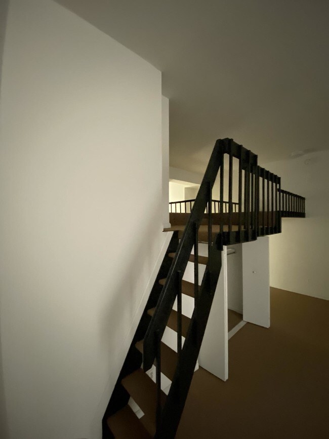 Building Photo - 33 Gold Street