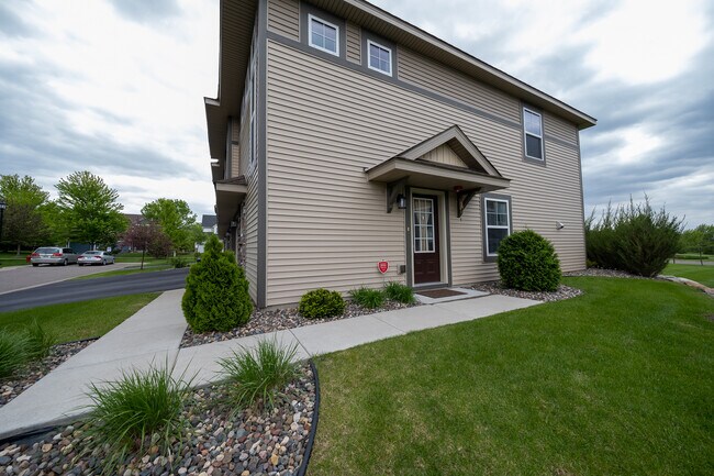 Building Photo - 3320 Lakewood Trl