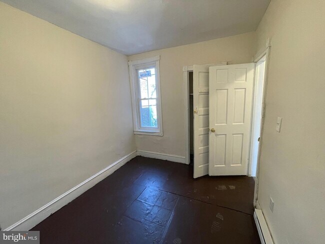 Foto del edificio - 735 W Russell St