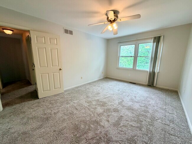Foto del edificio - 1150 Horsemans Ln