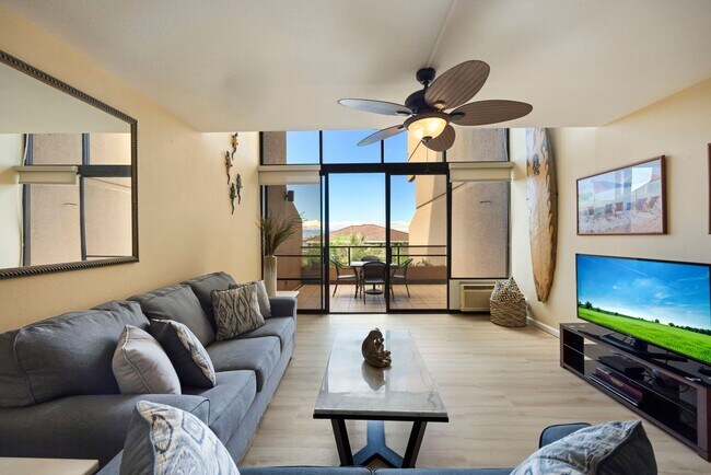 Foto del edificio - Stunning views, space and comfort.