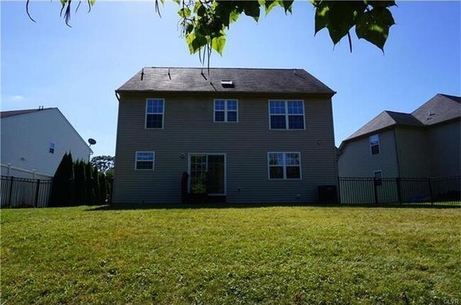 Building Photo - 103 Highlands Cir