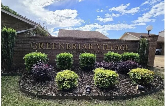 Foto del edificio - Spacious 2 Bed / 2 Bath Condo in Greenbriar Village