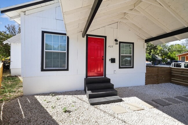 Foto del edificio - 427 Floyd Ave