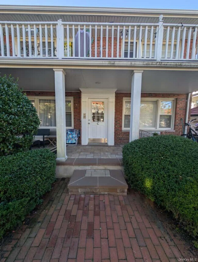 Foto del edificio - 235 W Broadway