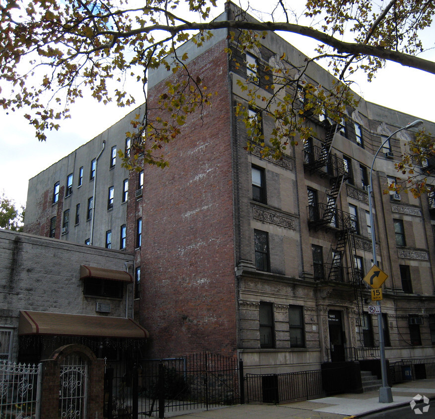 Building Photo - 1440 Crotona Park E