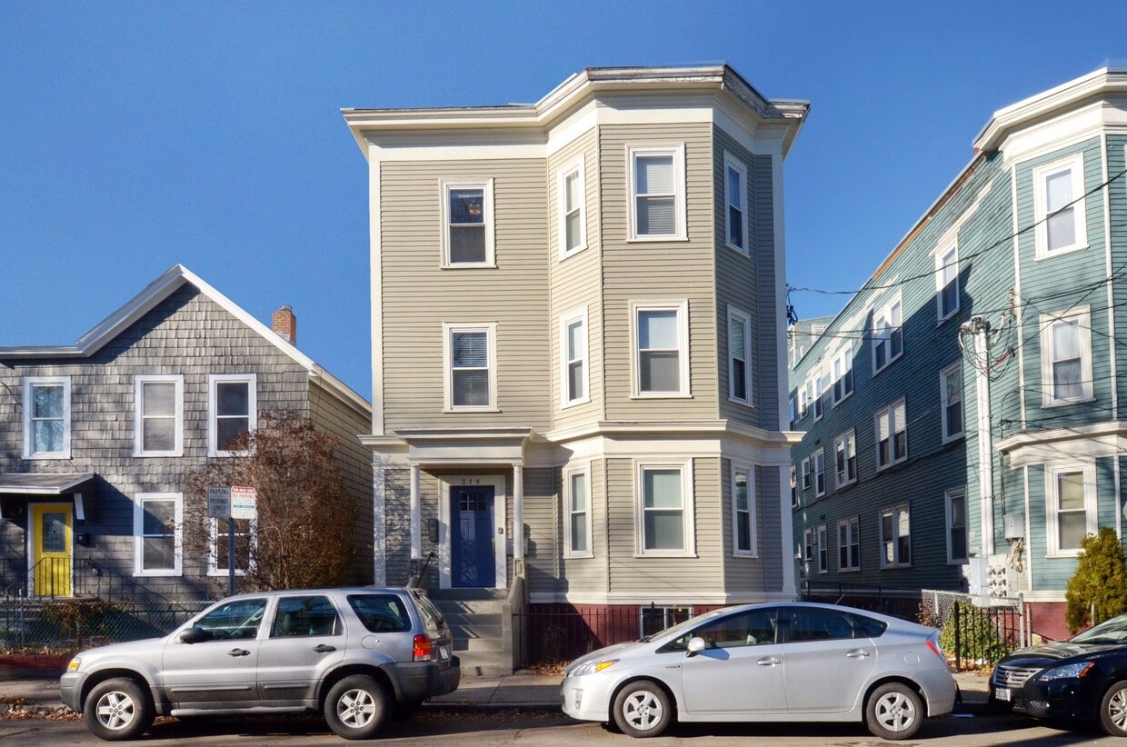 Primary Photo - 319 Columbia St