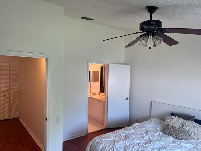 Foto del edificio - 4878 SW 32nd Terrace