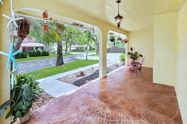 Building Photo - 2960 Blue Jay Dr