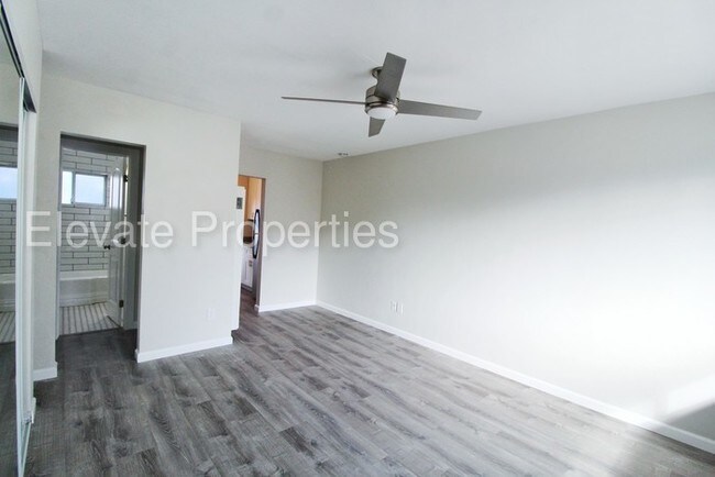 Building Photo - 206 Fir St